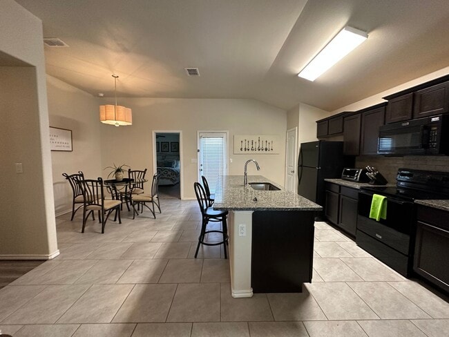 Building Photo - Furnished Short Term Rental