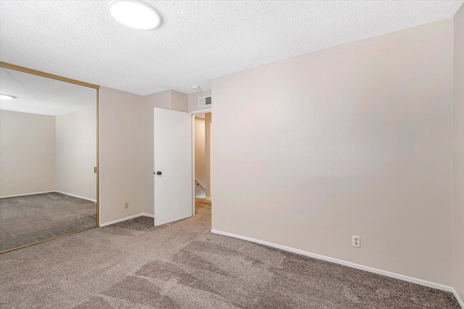 Building Photo - 253 Green Moor Pl