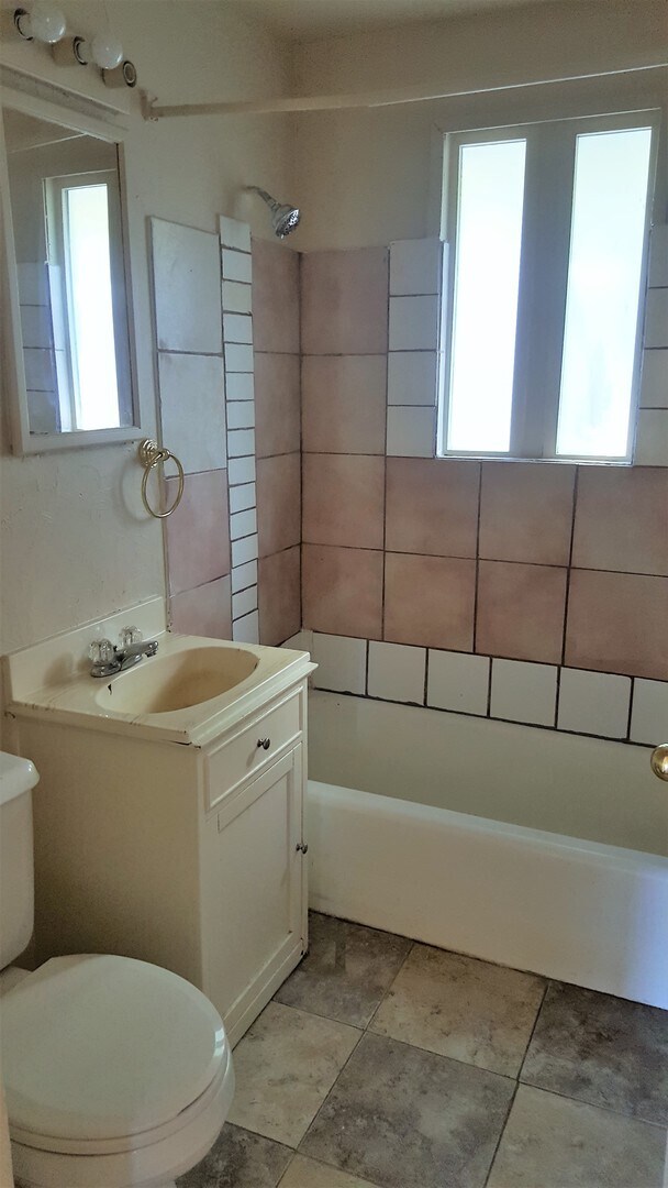 Building Photo - Perfect 2 bed bungalow