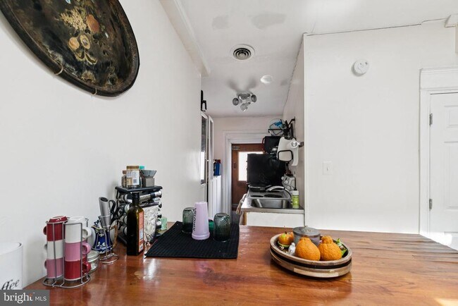 Building Photo - 1333 Pine St