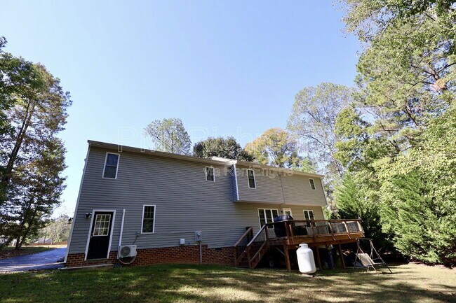 Building Photo - 15831 Haggis Dr