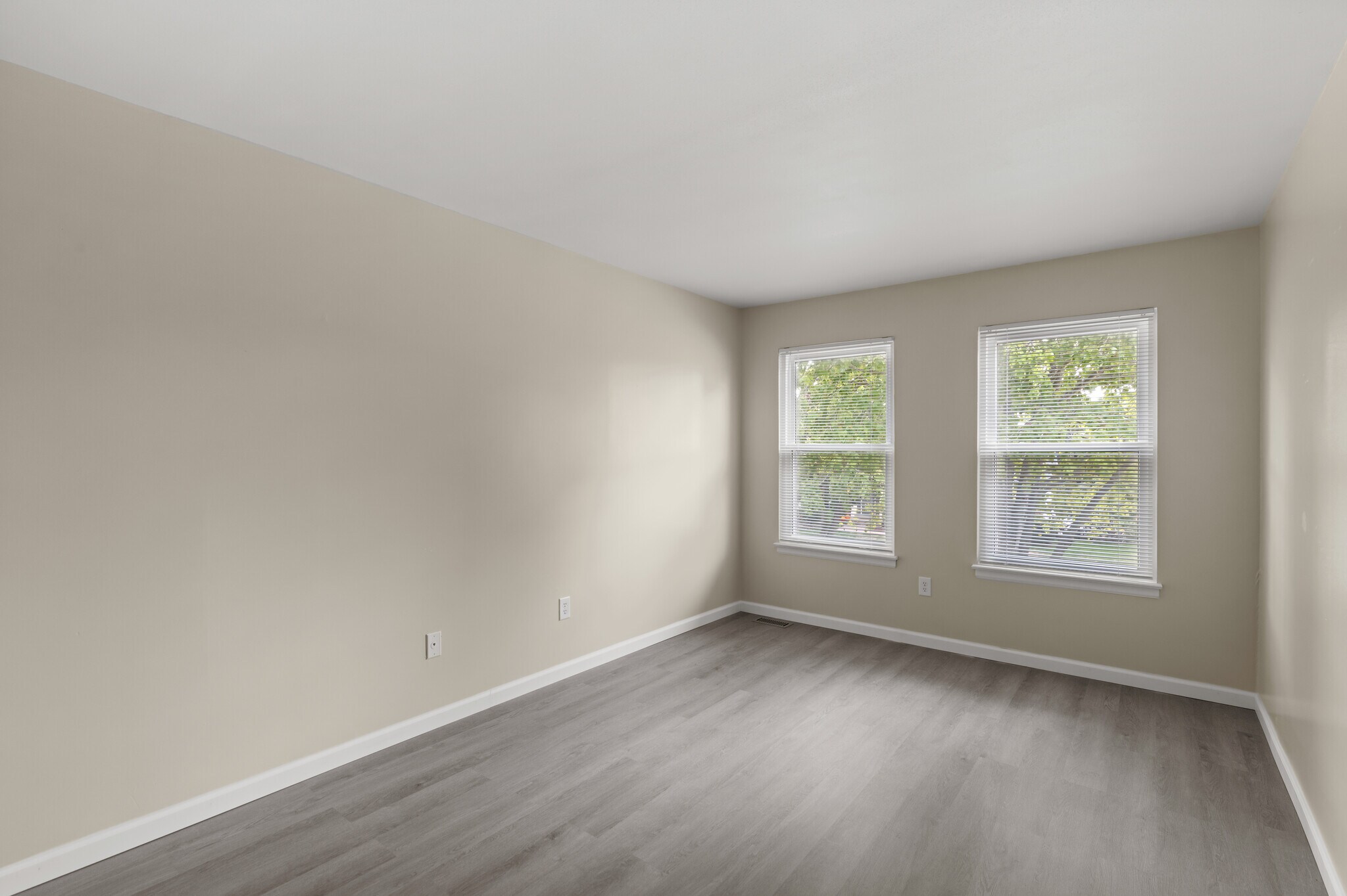 Building Photo - 245 Westridge Parc Ln