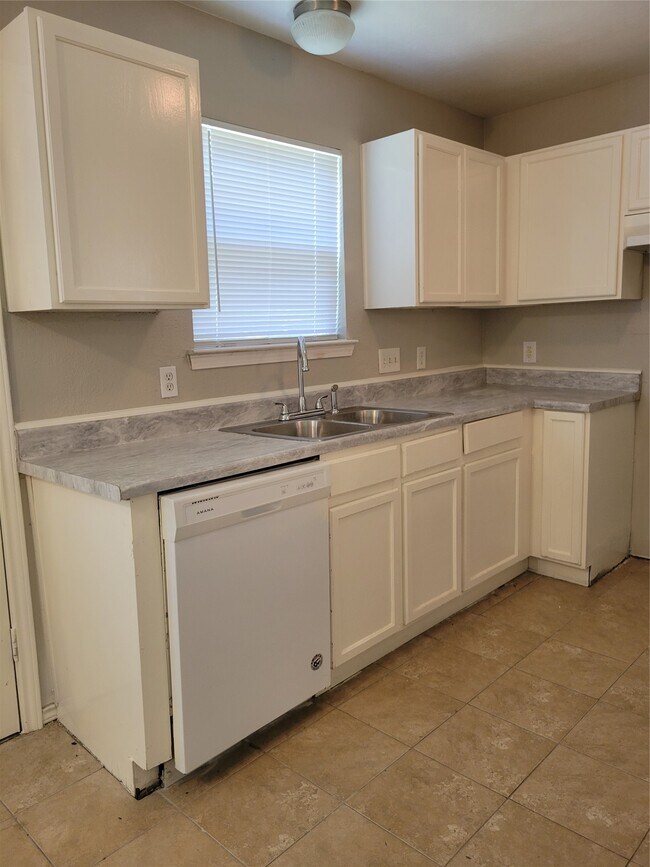 Building Photo - 6055 Green Heather Ln