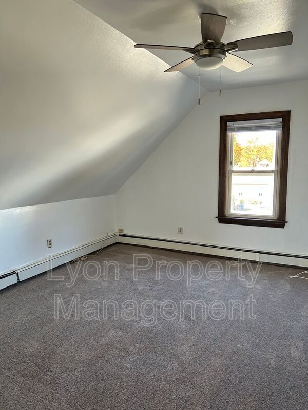 Building Photo - 583 S Main St