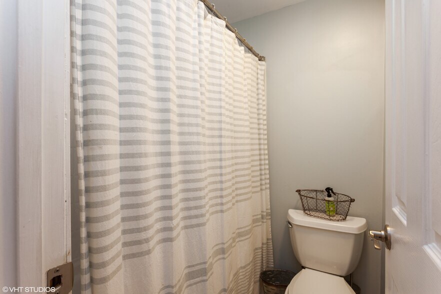 Master bathroom - 9504 Quarry Bridge Ct