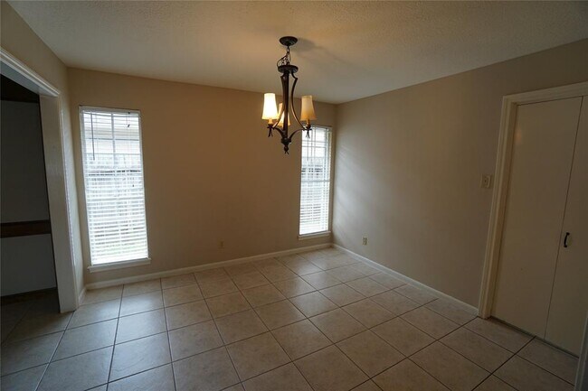 Building Photo - 7827 Candle Ln