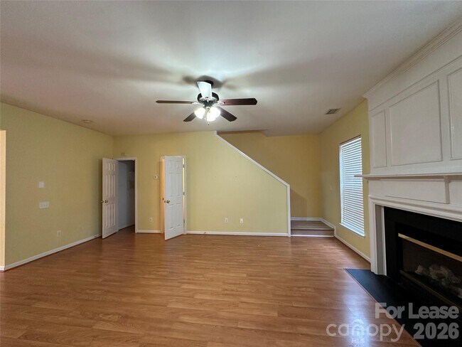 Building Photo - 6954 Beverly Springs Dr
