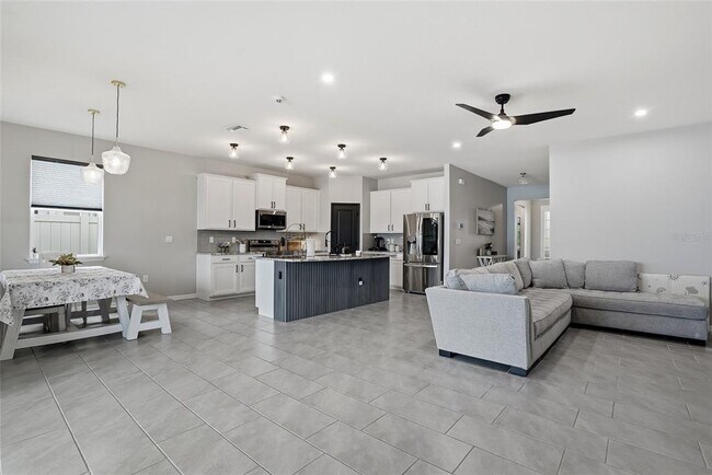 Building Photo - 3228 Living Coral Dr