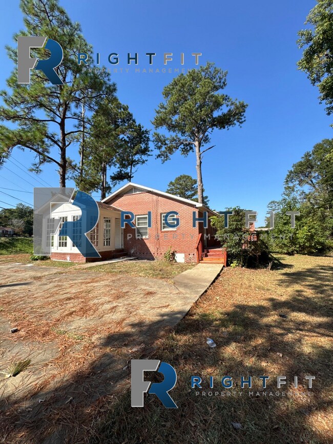 Building Photo - Charming House in Columbus