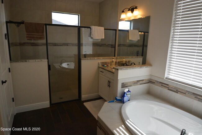 Building Photo - 7594 Poulicny Ln