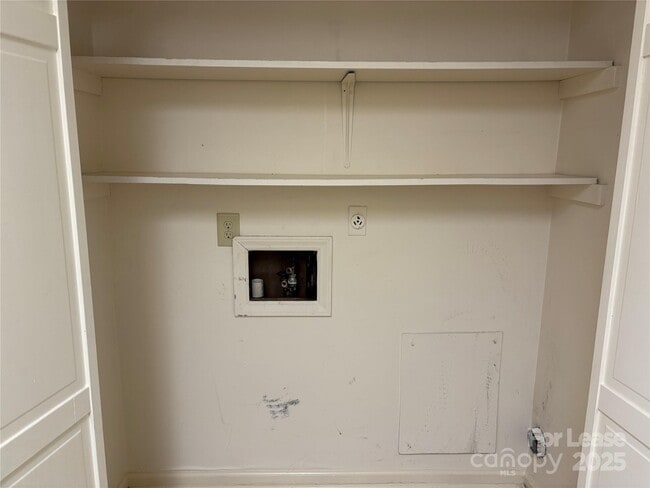 Building Photo - 124 Hillcrest Dr