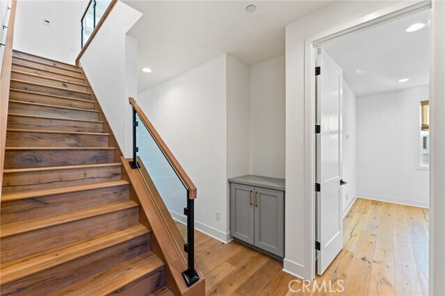 Building Photo - 2116 Cresta Dr