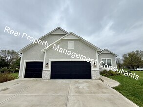 Building Photo - Extraordinary 3 bedroom home in Lee's Summit