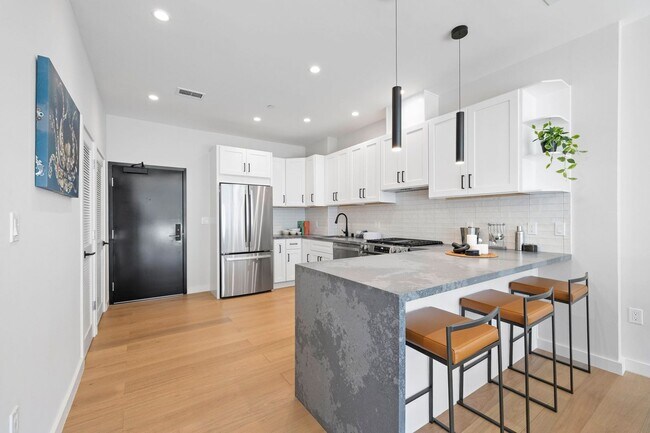 Building Photo - 693 Sutter St