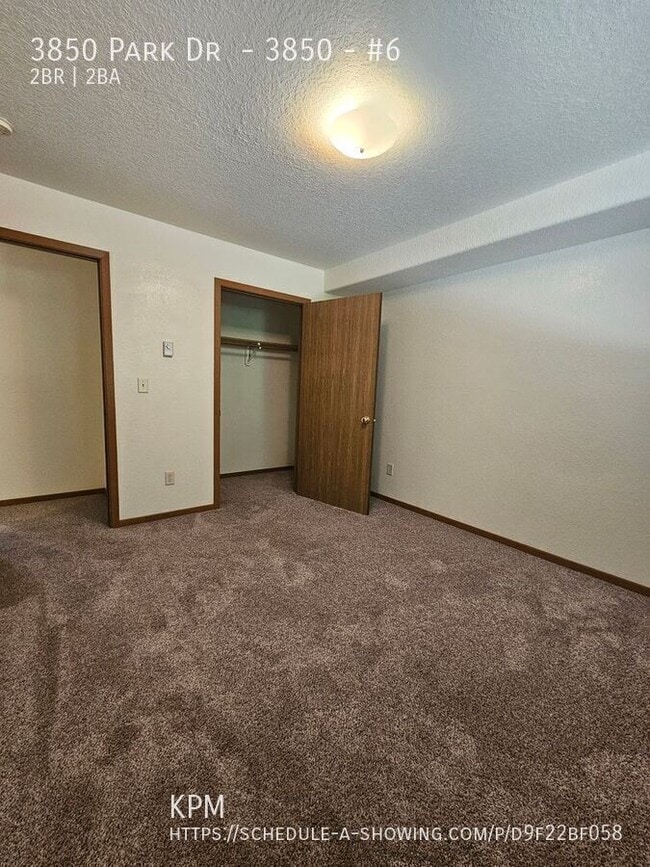 Building Photo - 3850 Park Dr