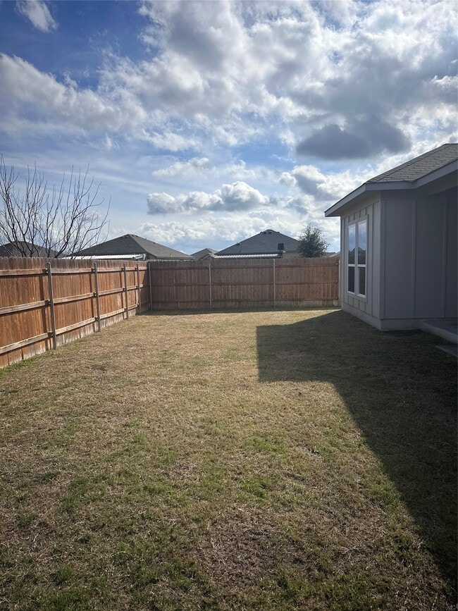 Building Photo - 1125 Lakeway Crossing Dr