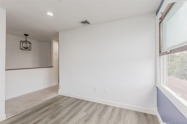 Building Photo - 97 Rosewood Rd