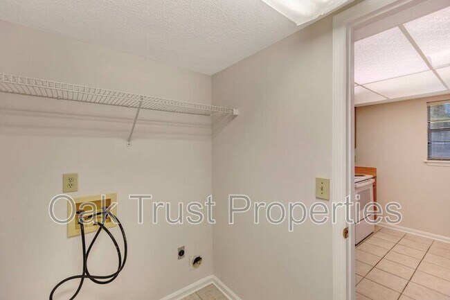 Building Photo - 593 Travelers Blvd