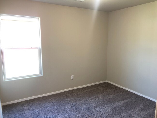 Building Photo - 3 bedroom 2 bath in Fayetteville minutes from Downtown