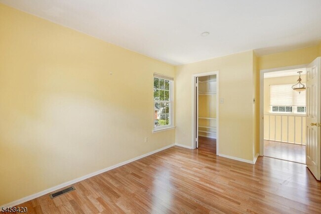 Building Photo - 44 Whitby Cir