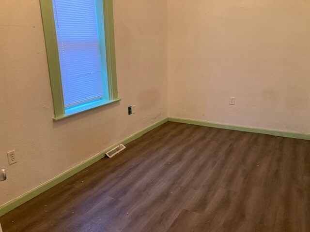 bed 1 - 907 Clinton St