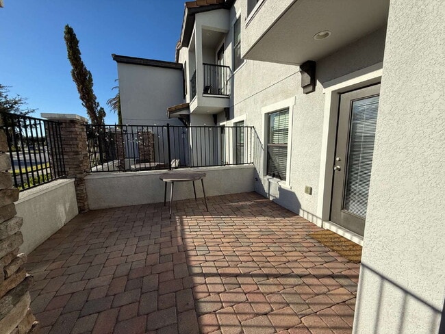 Building Photo - Charming 2-Bed, 2-Bath Townhouse Retreat on Kenny Boulevard, Haines City!