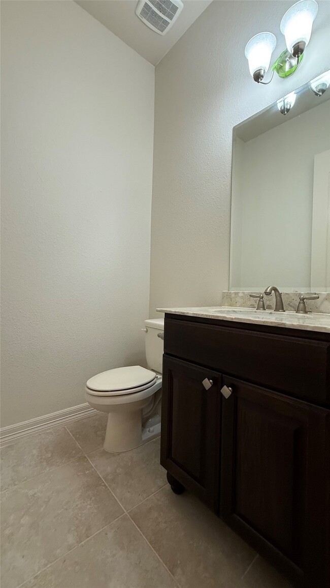 Building Photo - 4802 Fairford Dr