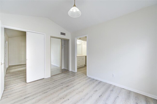 Building Photo - 2121 El Paseo St