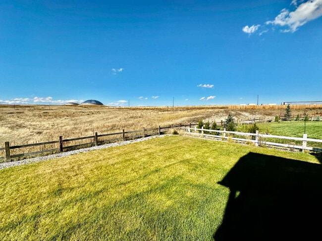 Building Photo - "Experience Spacious Living in Elizabeth!"