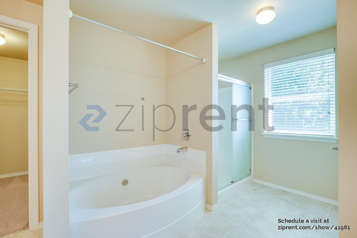 Building Photo - 2344 Pleasanton Ct SE