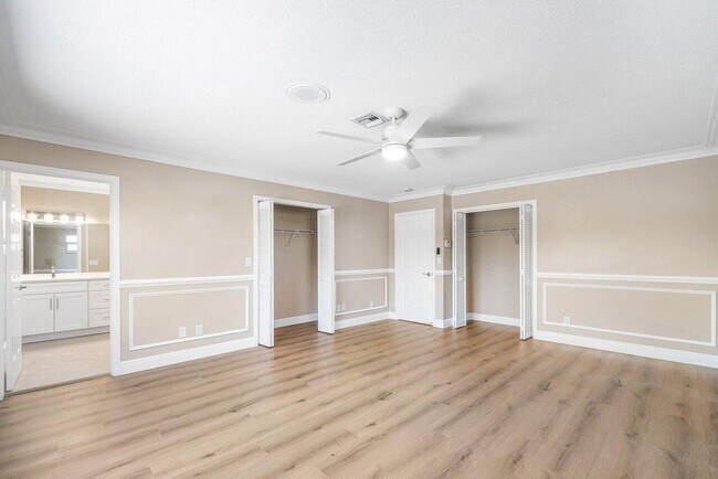 Building Photo - 5065 Horseshoe Cir N