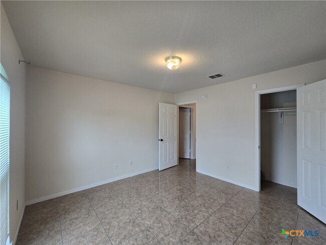 Building Photo - 5705 Mandalay Dr