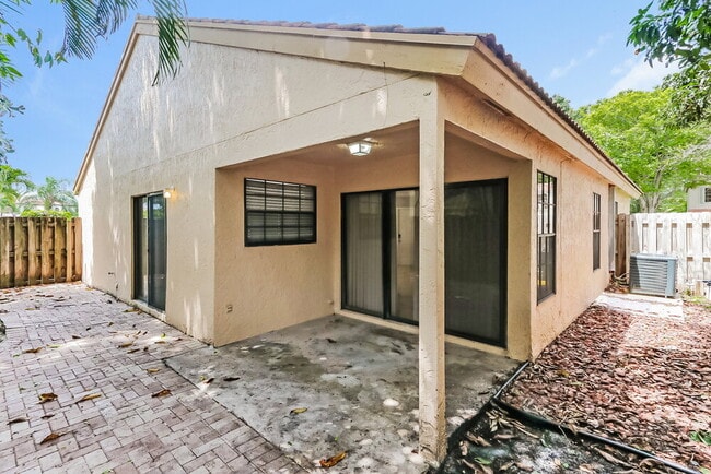 Building Photo - 12630 Shoreside Ln