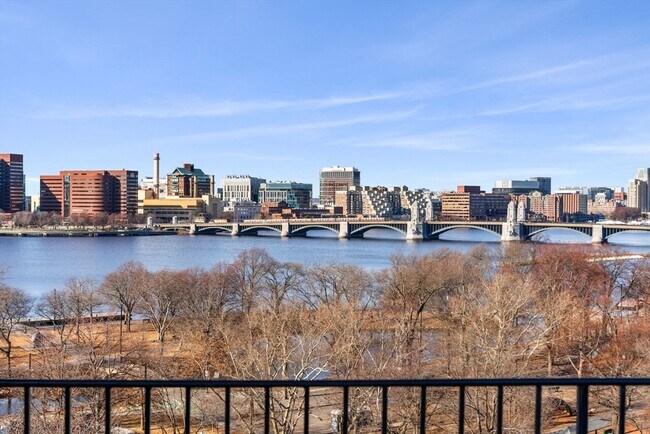 Building Photo - 120 Beacon St