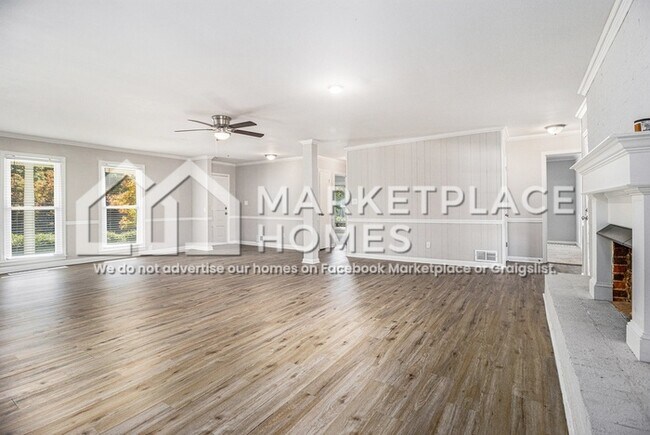 Building Photo - 1732 Fontaine Dr