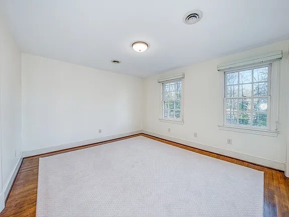 Building Photo - 9720 Burnett Dr