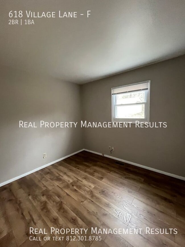 Building Photo - 618 Village Ln