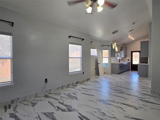 Building Photo - 7013 Marejada Dr