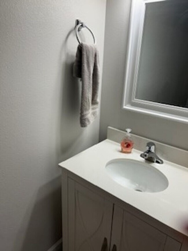 Building Photo - 2 bedroom / 2.5 bath new construction avai...