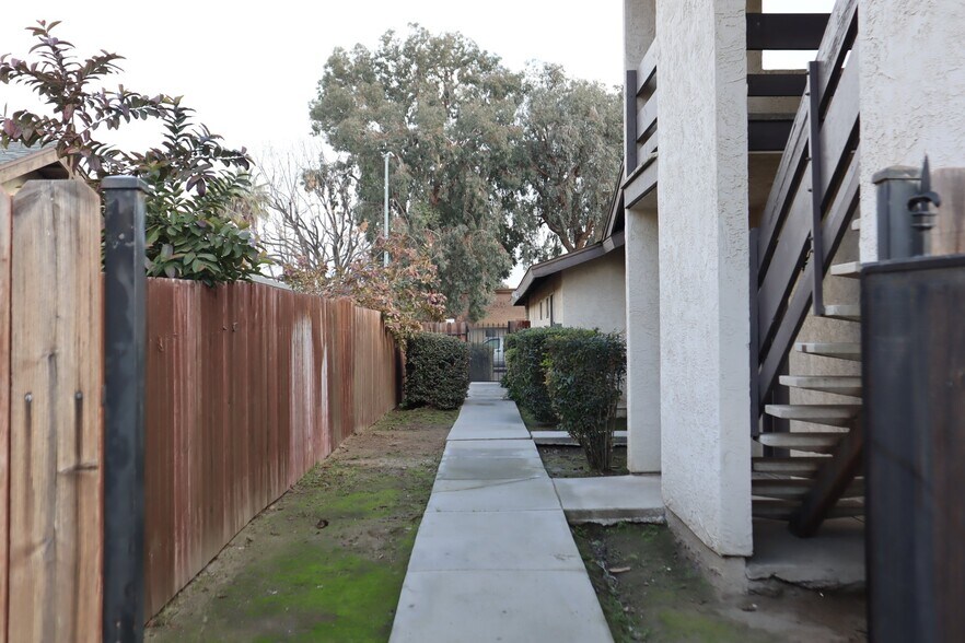Building Photo - 1009 Nimrod Ct