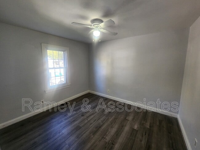 Building Photo - 4401 Bellevue Ave