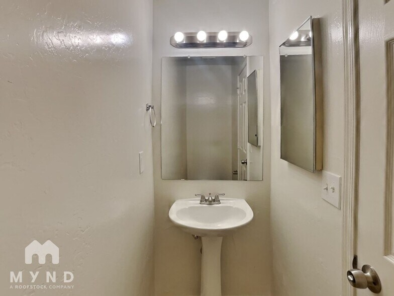 Building Photo - 5945 E Nance St