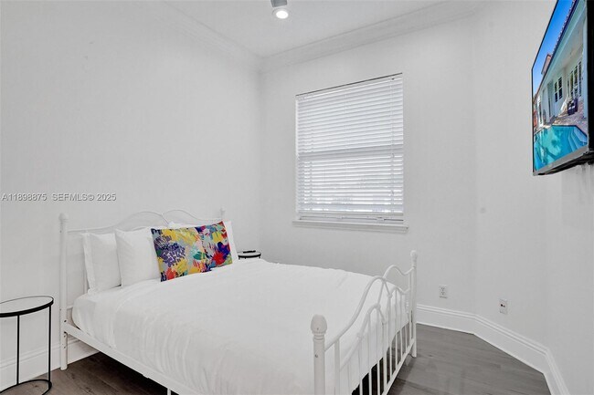 Building Photo - 1207 SW 21st St