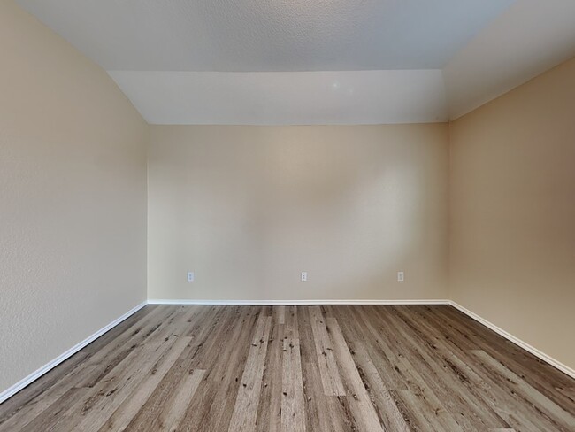 Building Photo - 1019 Mule Deer Rd