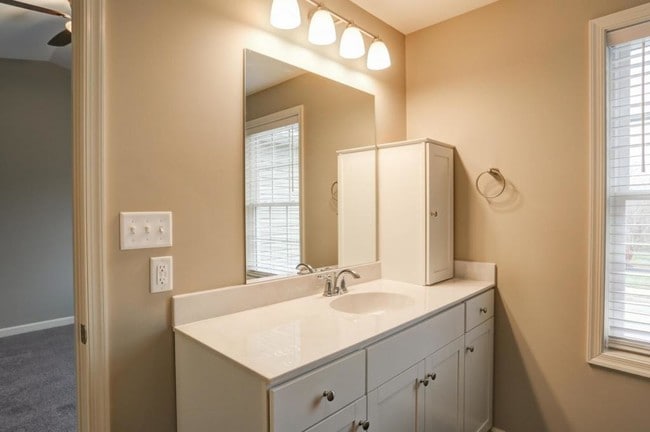 Building Photo - 30 Brook Side Dr