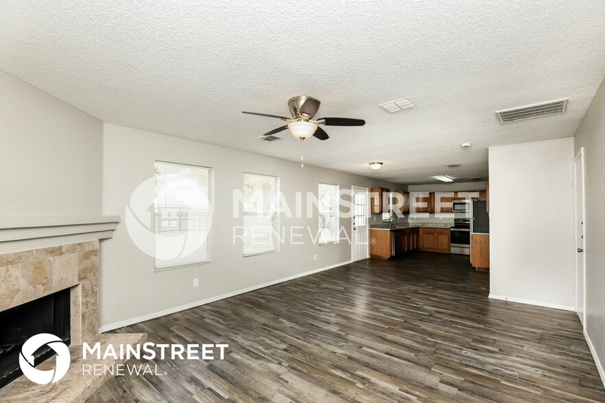 Building Photo - 8768 Stonebriar Ln