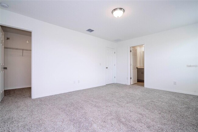 Building Photo - Elegant & Comfortable Home with Granite Ki...