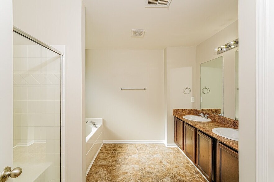 Building Photo - 9340 Hoffman Pl