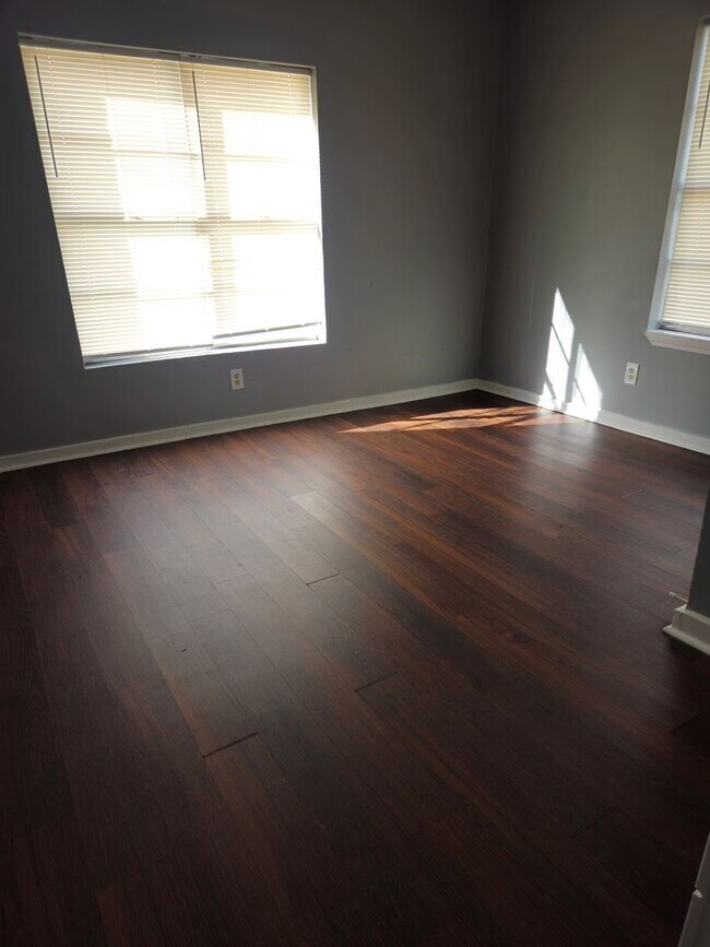 Building Photo - Available now! MOVE IN SPECIAL $200 OFF FIRST MONTHS RENT!! THIS PROPERTY IS SECTION 8 FRIENDLY!