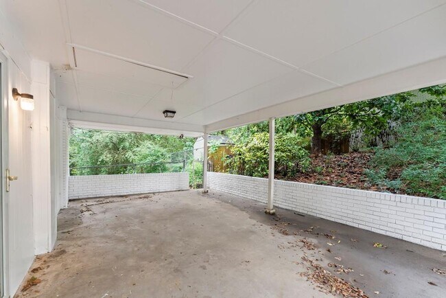 Building Photo - 2352 Elmwood Cir SE